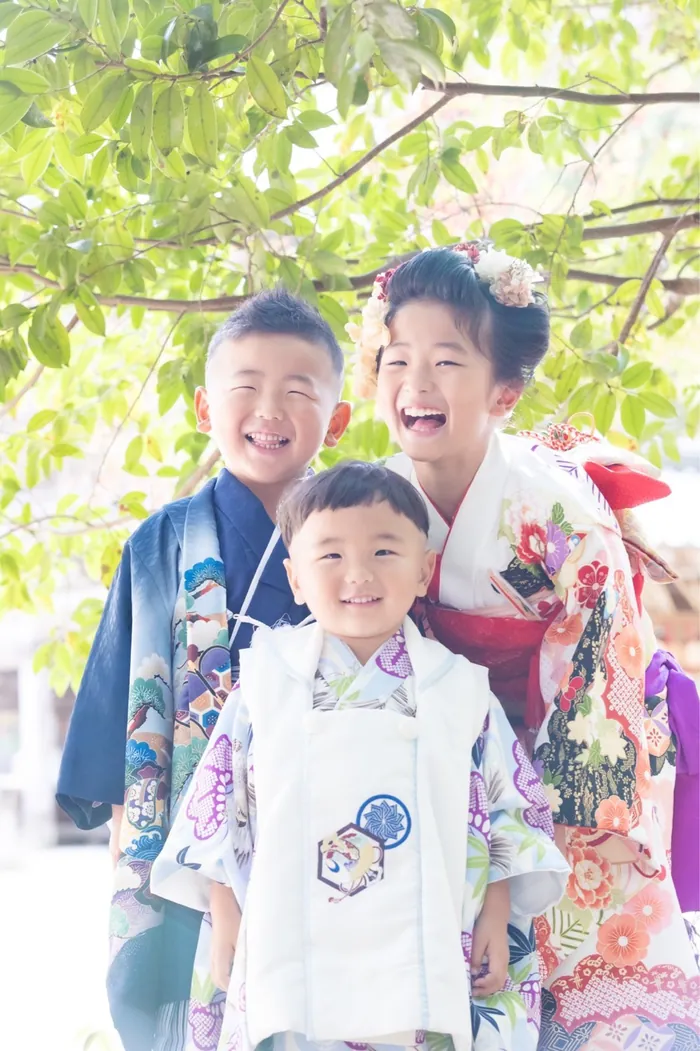 七五三の着物姿の子どもたち